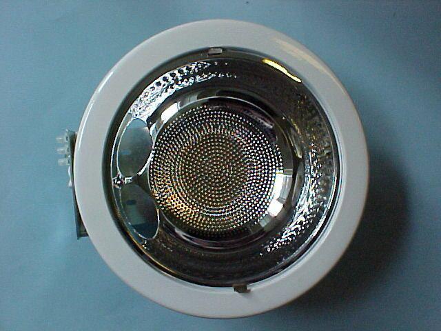 Recessed luminaire with compact fluorescent lamp