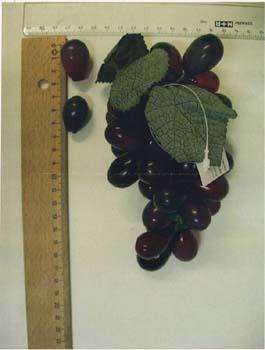 Decorative articles - Artificial grapes (green and black)