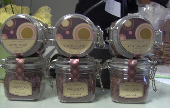 Cosmetics resembling chocolates - CHOCOLATE