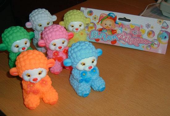Set of squeezable toys - Set of squeezable, squeaky toys 6 different colours in shape of 1) fish, 2) lambs and 3) cars