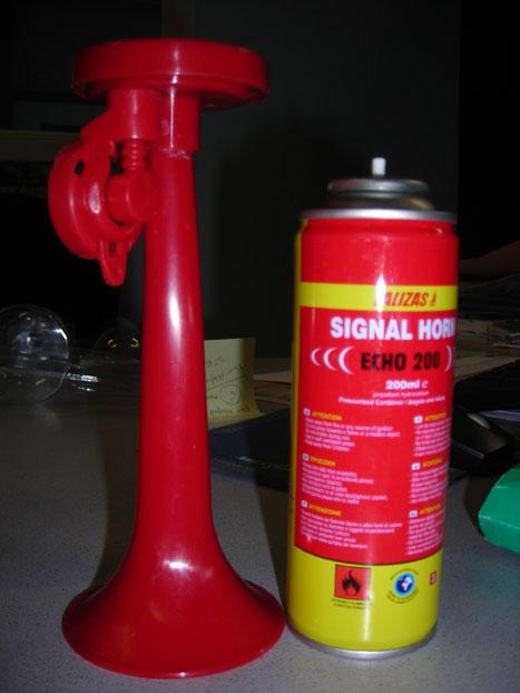 Gas signal horn