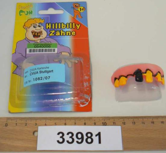 Joke item "Trendy Fun Hillbilly-Zähne"