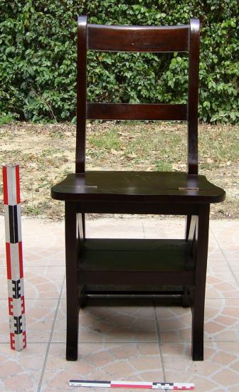 Convertible library chair/stepladder