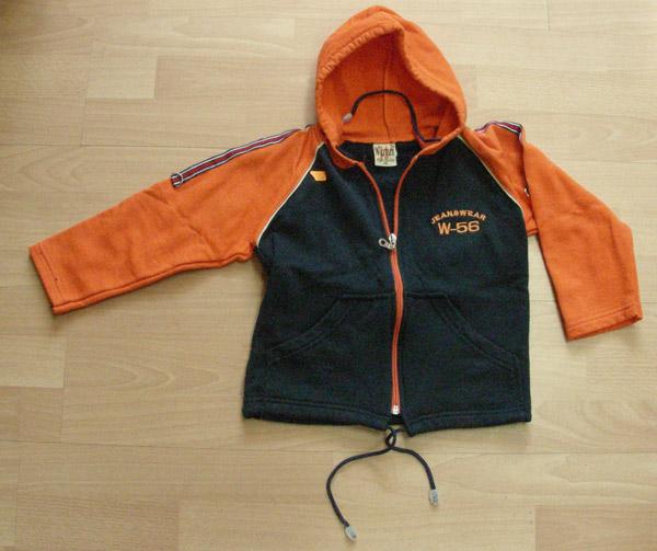 Children's sweatshirts with strings in the hood
