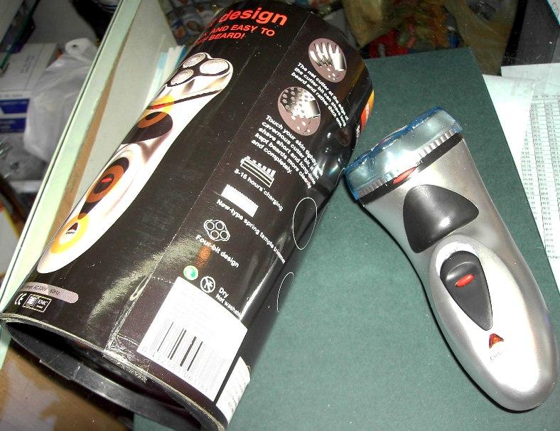Rechargeable electric razor