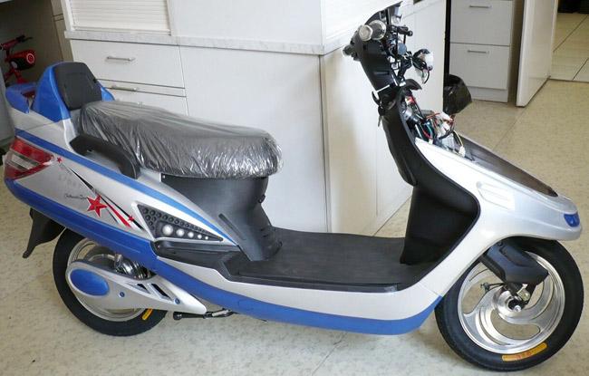 Electric scooter with battery charger