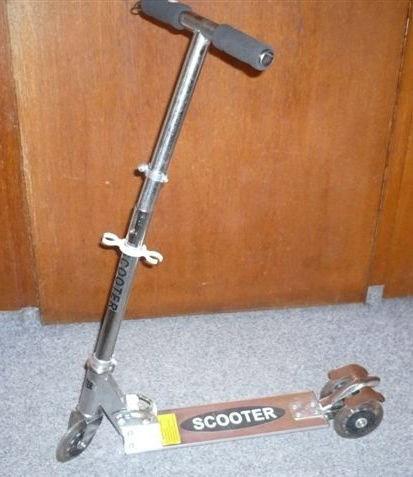 Three-wheeled scooter – "Rollerboard Scooter"