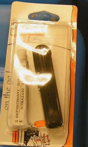 Toothbrush & toothpaste kit β "Yanys on the go!"