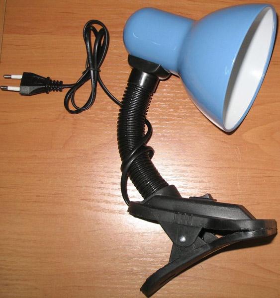 Portable clip-on lamp
