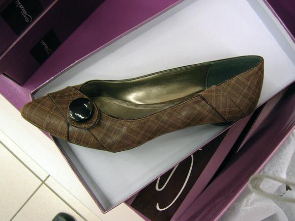 Ladies' court shoes