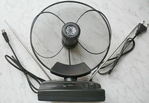 Indoor TV antenna with amplifier (UHF-VHF)