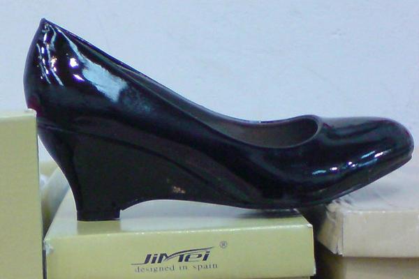 Ladies' shoes