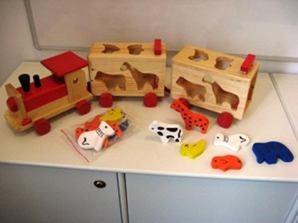 Wooden train with animals - "Safaritog"