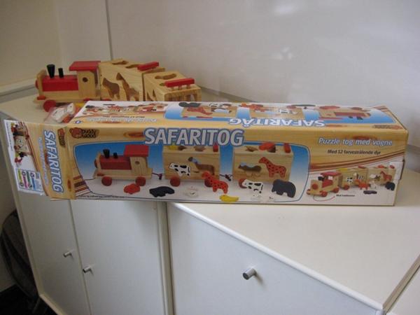Wooden train with animals - "Safaritog"