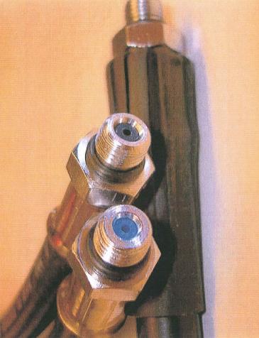 Dry suit inflation hoses - Flow restriction orifice