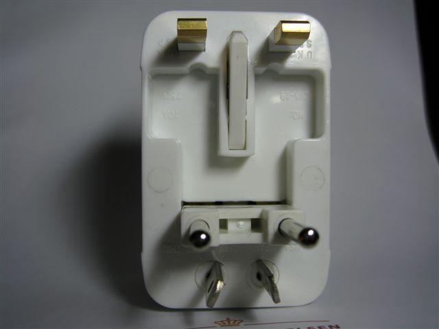 Travel universal adaptor