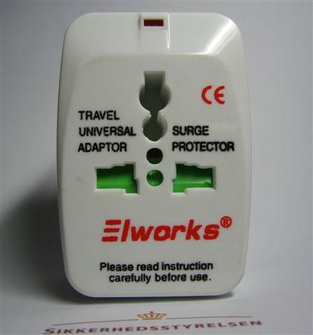 Travel universal adaptor