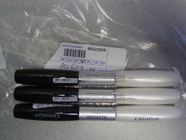 2-tone black and white mascara