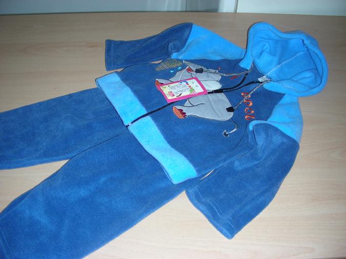 Children’s clothing sets– "Very Good"