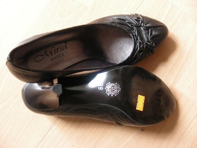 Ladies' shoes
