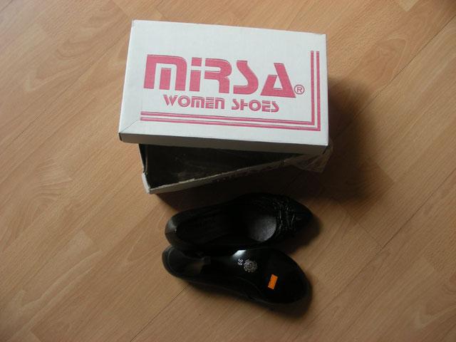 Ladies' shoes