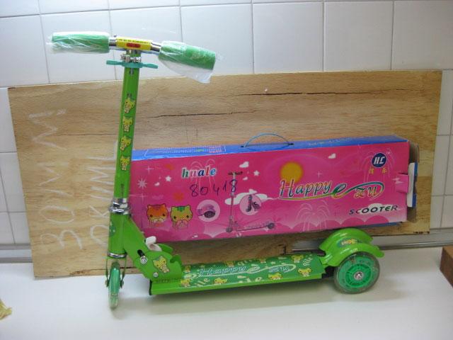 Toy scooter