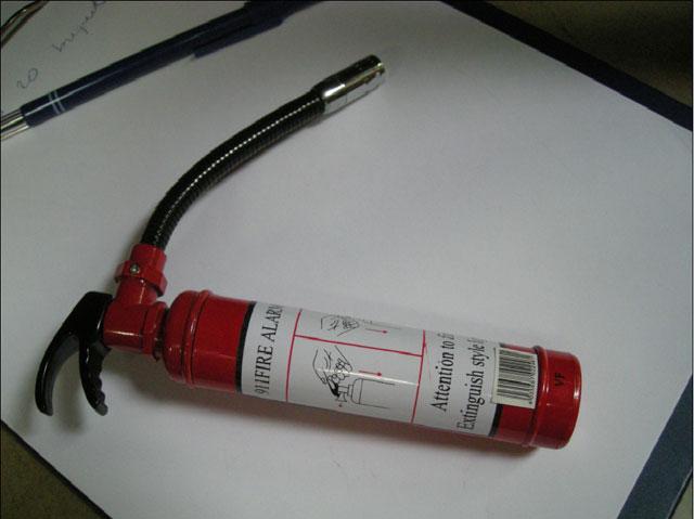 Novelty lighter - Extinguisher-style gas lighter