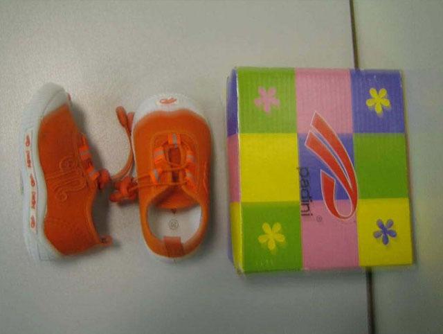 Children's canvas shoes