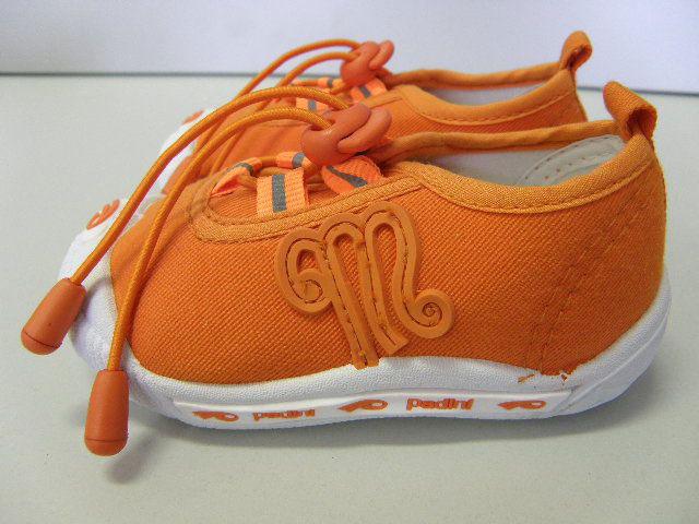 Children's canvas shoes