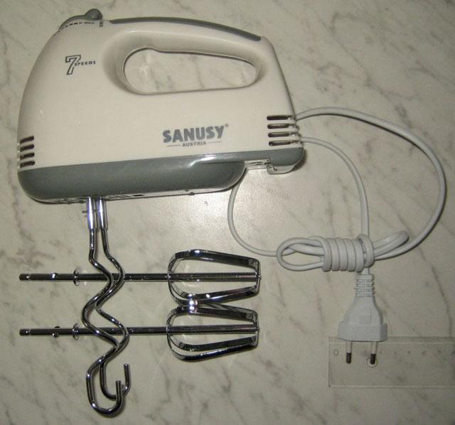 Hand mixer