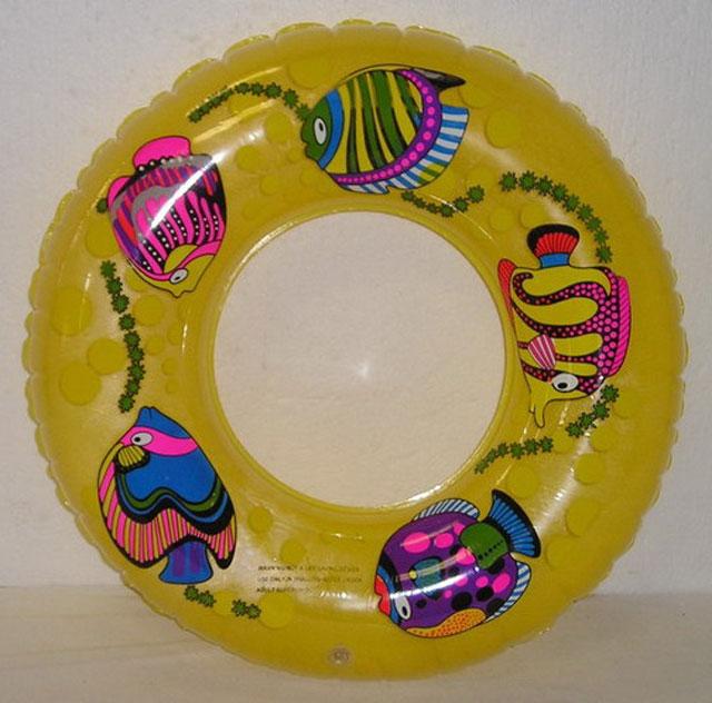 Inflatable swim ring