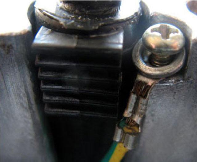 Submersible electromagnetic vibrating pump