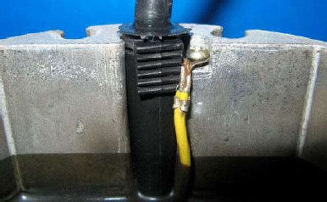 Submersible electromagnetic vibrating pump