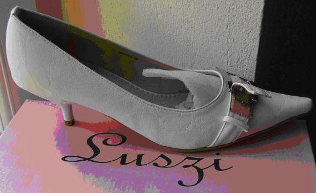 Ladies' shoes