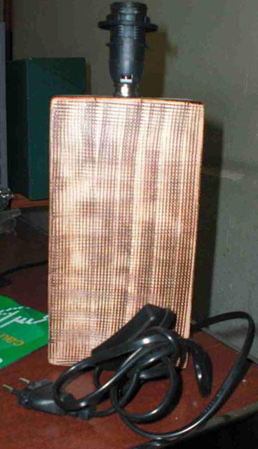 Table lamp with ceramic structure