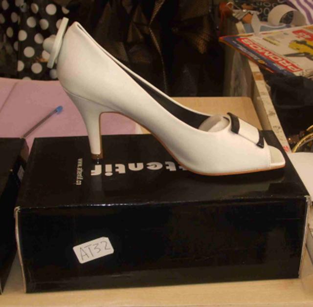 Ladies' shoes