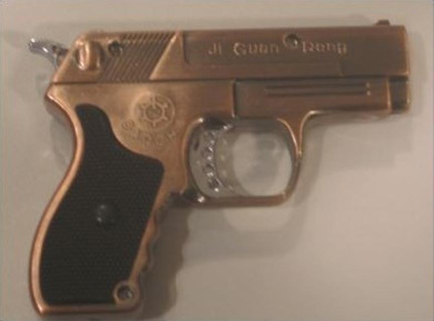 Novelty lighter in form of a pistol