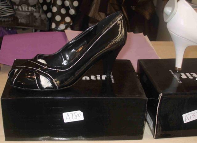 Ladies' shoes