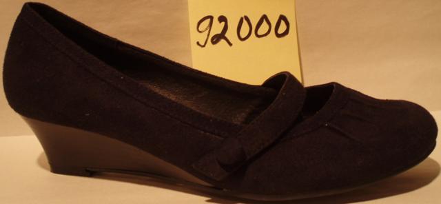 Women court shoe