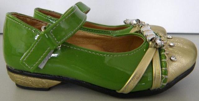 Girls' shoes
