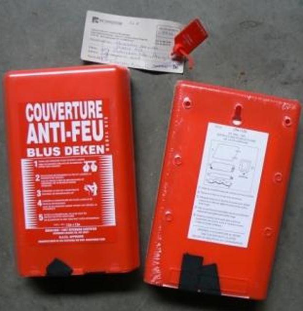 Fire blanket - Couverture anti-feu / Blus Deken
