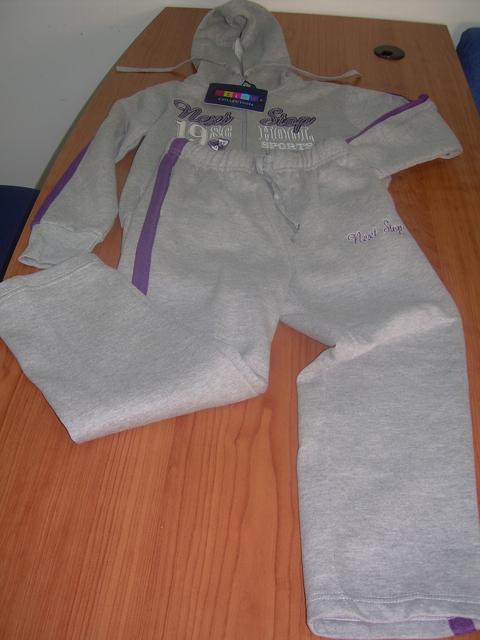 Clothing set (sweatshirt and trousers)