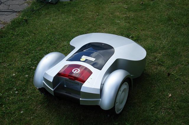 Robotic lawnmower