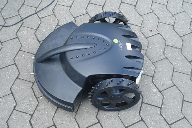 Robotic lawnmower
