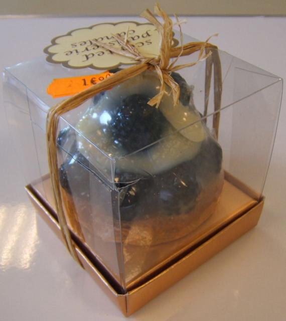 Patisserie-shaped candle
