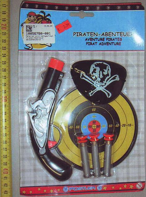 Plastic gun with arrows - Piraten -Abenteuer