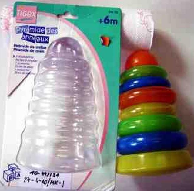Plastic pyramid of rings - Pyramid Of Rings - Pyramides Des Anneaux