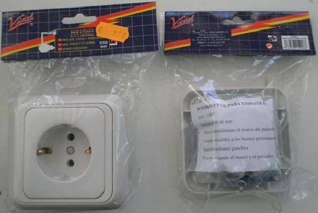Mains wall socket outlet "Base 2 Polos"