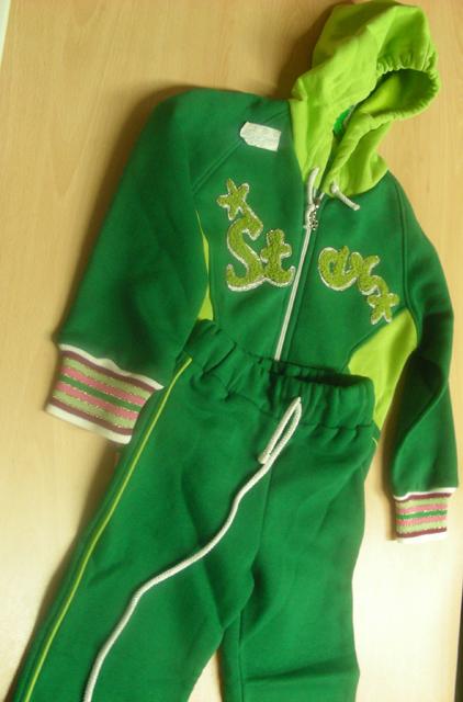 Children's sweatshirts and trousers
