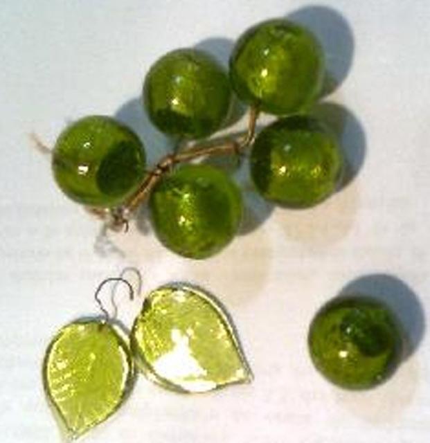 Decorative grapes